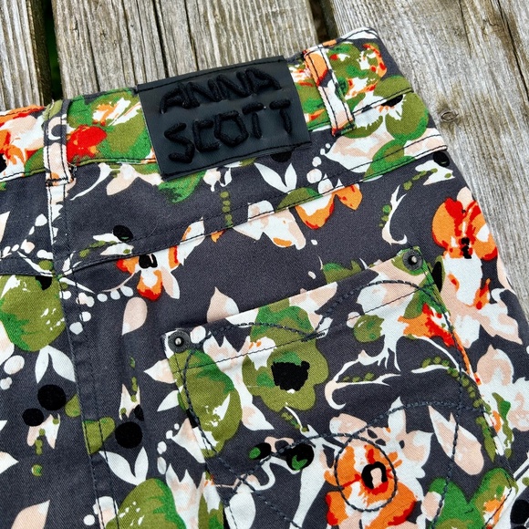 Anna Scott ⎮ Floral denim skirt - Picture 4 of 6